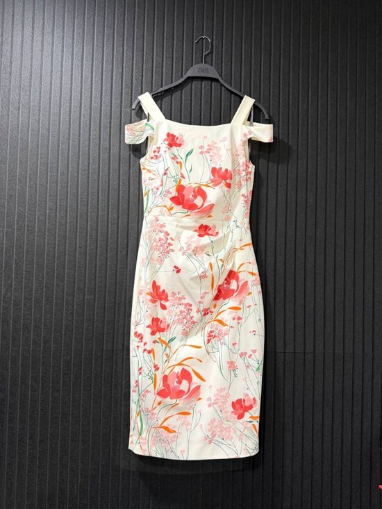 Karen Millen Dresses & Skirts - Karen Millen woman dress White Floral Midi Cold Shoulder size US 6